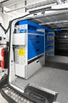 Côté gauche de l'aménagement Vivaro avec tiroirs et rayonnages