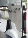 Crochets en acier et plastique pour les parois du fourgon