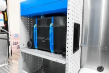 Détail de la station d'énergie pour l'aménagement du Ford Transit