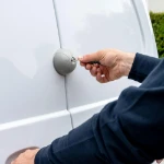 Détail du cylindre anti-perçage d'une serrure antivol utilitaire