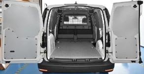 Espace de chargement du Ford Transit Connect habillé et protégé par Syncro System