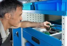 Estantería con separadores internos
