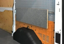 Établi rabattable pour fourgons Syncro System refermé