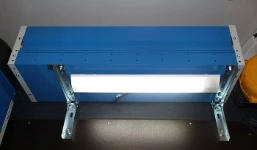 étagères à casiers et  lampes de fourgons Syncro