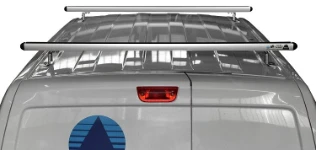 Exploiter le toit du Nissan NV200 pour tubes et échelles