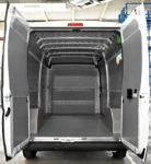 Vista d'insieme dell'allestimento Syncro Ultra nel vano di carico del NV250