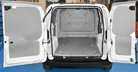 Fiat Fiorino avec plancher et panneaux de protection