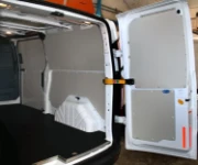 Rivestimento lato sinistro del Dokker con copriruota in alluminio mandorlato