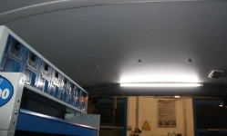 Fourgon aménagé pour installation de systèmes de climatisation