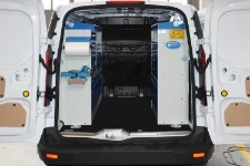 Fourgon aménagé pour manutention aqueducs et réseaux hydriques