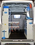 Allestimento officina mobile sul NV250 con morsa, portarotolo e tanica