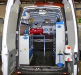 Allestimento officina mobile sul Dacia Dokker con morsa, portarotolo e tanica