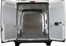 Fourgon avec protections internes complètes