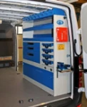 Modulo scaffalato Syncro Ultra nel NV250 con pannello portautensili e cassetti