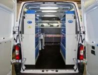 Allestimento officina mobile sul Dacia Dokker con morsa, portarotolo e tanica