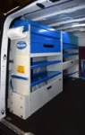 Fourgon utilisé pour maintenance lave-auto avec mobiliers et meubles Syncro