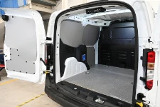 Habillage côté gauche et plancher pour le Courier