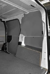 Habillage en tôle prélaquée et revêtements en contreplaqué marine résiné pour le Vivaro