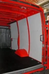 Modulo destro dell'allestimento Syncro Ultra nel NV250, con pannello portautensili e cassettiera