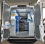 Iveco Daily avec compresseur-générateur et lave-mains, vue arrière