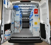 Iveco Daily avec lave-mains et support pour objets longs, vue arrière