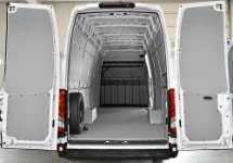Iveco Daily avec plancher et revêtements intérieurs, vue arrière