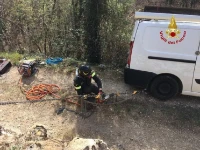 Les pompiers mettent les tirants en place