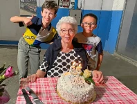 Maria Menon avec son petit-fils Francesco et avec Giacomo, neveu de Fabiola