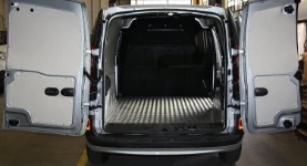 Mercedes Citan avec plancher en aluminium et panneaux en tôle