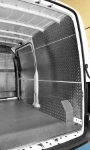 Modulo scaffalato Syncro Ultra nel NV250 con pannello portautensili e cassetti
