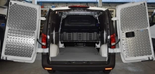 Rivestimento interno con pianale e pannellatura per Berlingo Citroen