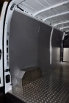 Scaffale con portamorsa, portarotolo e cassettiera sul lato sinistro del Dokker