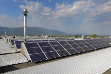 Panneaux photovoltaïques sur le toit de Syncro System Spa