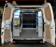 Allestimento officina mobile sul Dacia Dokker con morsa, portarotolo e tanica