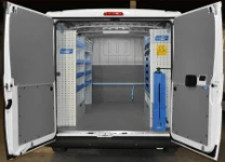 Allestimento officina mobile sul NV250 con morsa, portarotolo e tanica