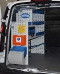 Scaffale con portamorsa, portarotolo e cassettiera sul lato sinistro del Dokker