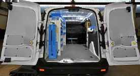 Allestimento officina mobile sul Dacia Dokker con morsa, portarotolo e tanica
