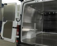 Plancher aluminium strié et habillages pour VW Crafter