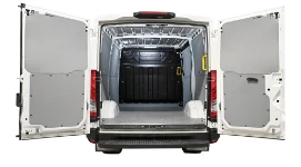 Plancher en bois et habillage en plastique alvéolaire pour l'Iveco Daily