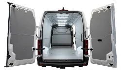 Plancher en bois et habillage en tôle prélaquée pour le Mercedes Sprinter