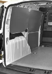 Plancher et habillages latéraux installés dans un Ford Transit Connect