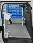 Porte-aérosols, bacs en plastique et porte-pistolet à silicone dans un Ford Transit Connect