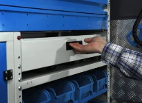 Porte en phase d’ouverture