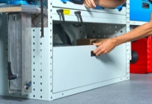 Porte rabattable pour fourgon