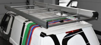 Porte-tout et porte-tubes sur le toit du VW ID Buzz