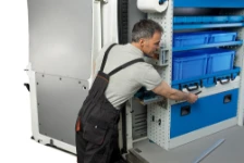 Porte-étau coulissant pour fourgons