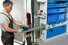 Porte-étau dans fourgon équipé