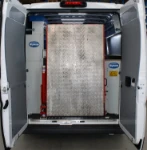 Rampe de chargement pour stockage machines pour nettoyage industriel sur fourgons