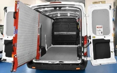 Rampe de chargement sur Transit pivotée de 90 degrés