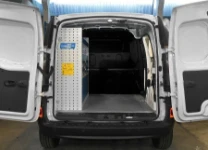 Rayonnage à gauche aménagement NV250